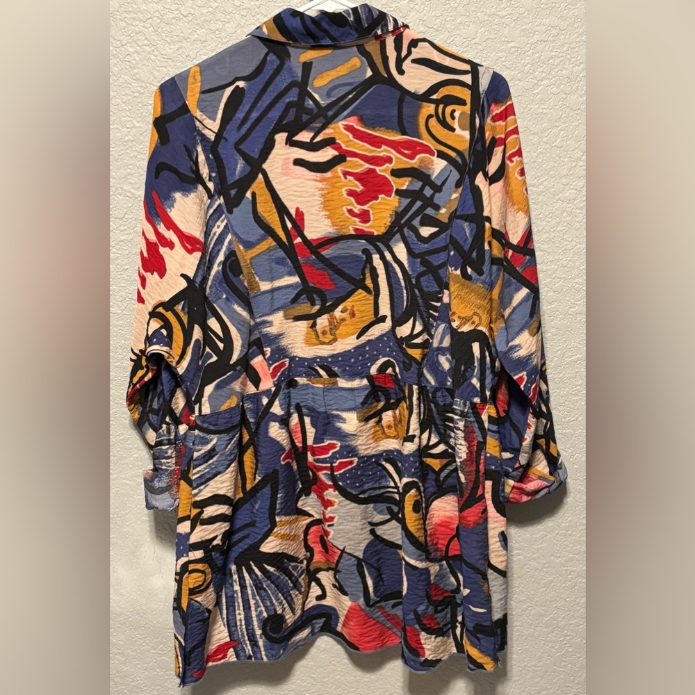 Abstract Patterned Button-Up Shirt - Picture 4 of 5